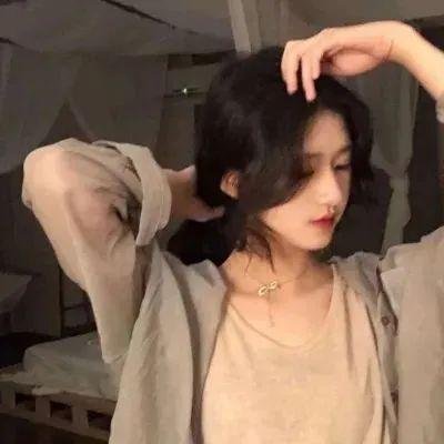 完蛋，醒来后我被美女包围了